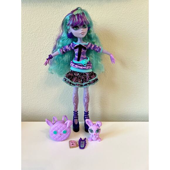 Monster High Creepover Party Twyla Doll 11" Mattel w/ Outfit Shoes Accessories